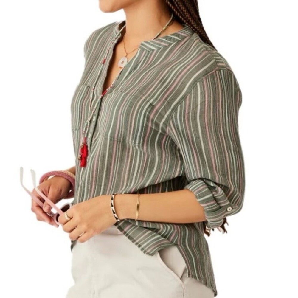 Carve Designs Dylan Shirt Womens XS Green Striped Split Neck Roll-Tab Top